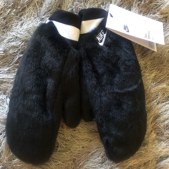 NIKE Women’s Mittens - Picture 1 of 4